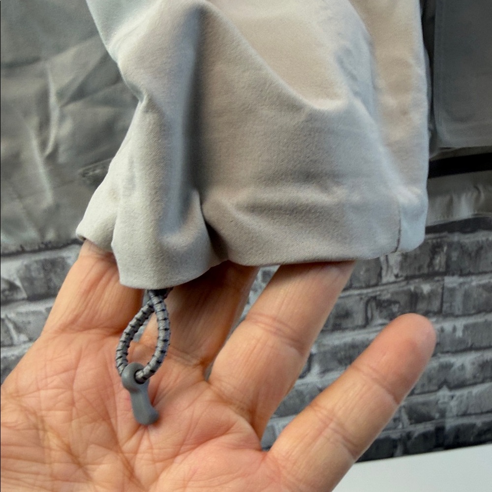 REI beige / Gray‎ Hooded Raincoat - Picture 6 of 15